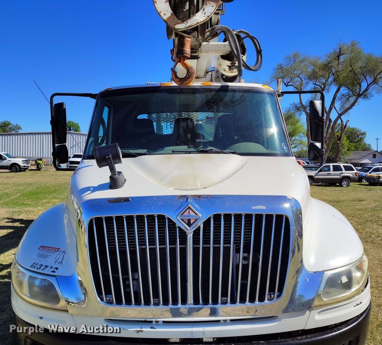 image for item DP4915 2008 International 4400 digger derrick truck
