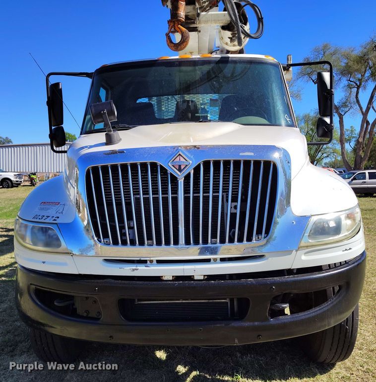 image for item DP4915 2008 International 4400 digger derrick truck