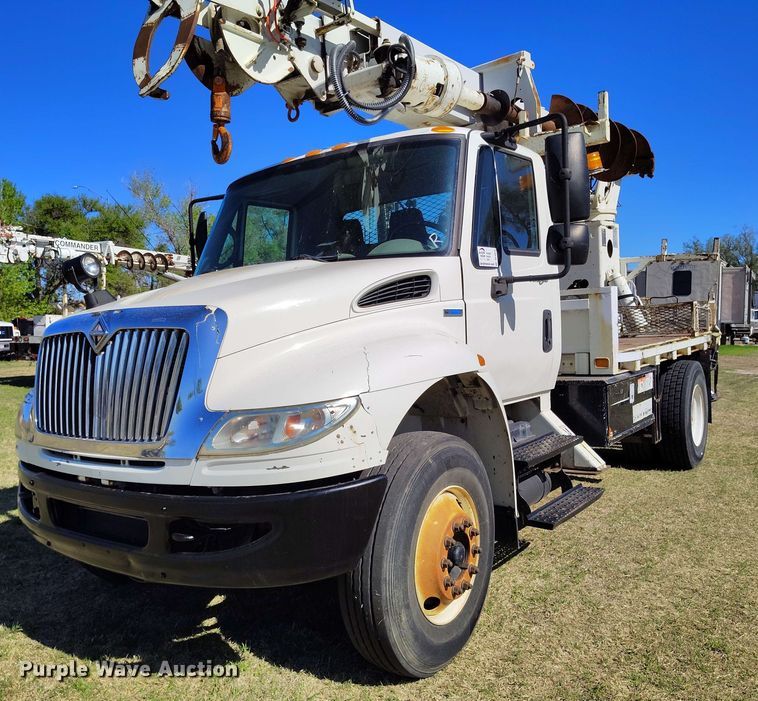 image for item DP4915 2008 International 4400 digger derrick truck