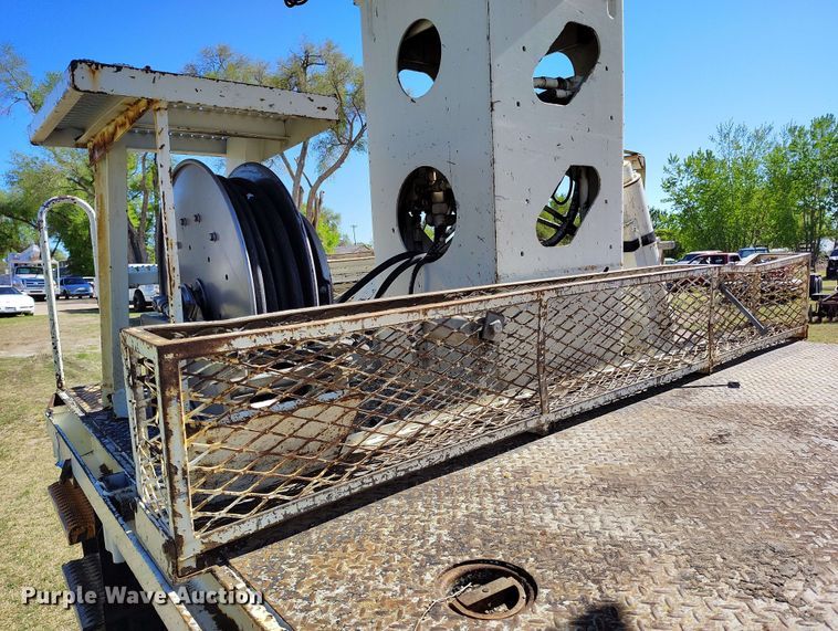 image for item DP4915 2008 International 4400 digger derrick truck