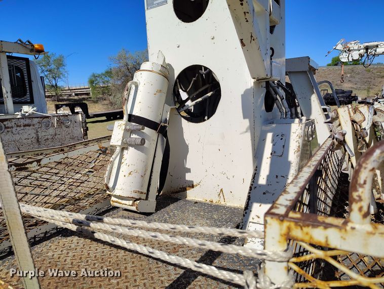 image for item DP4915 2008 International 4400 digger derrick truck