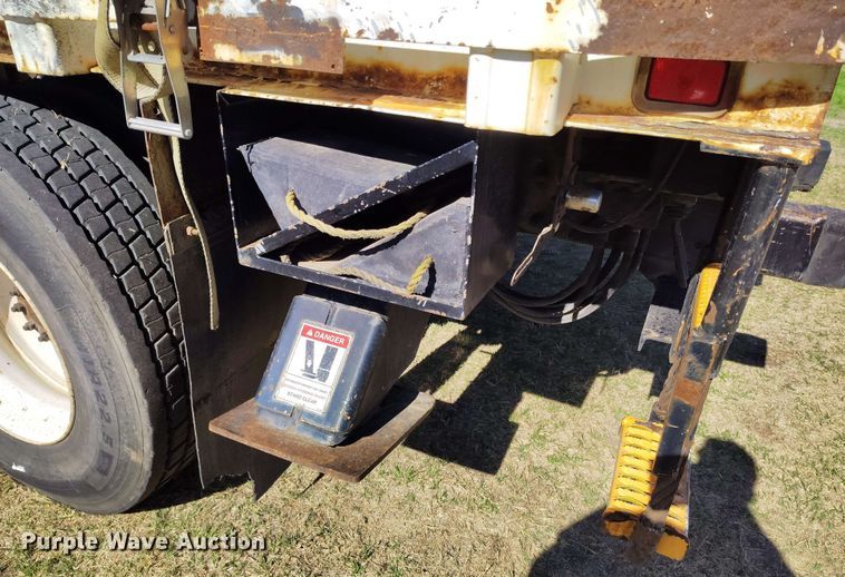 image for item DP4915 2008 International 4400 digger derrick truck