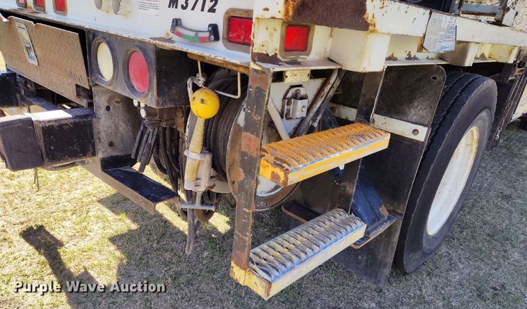 image for item DP4915 2008 International 4400 digger derrick truck