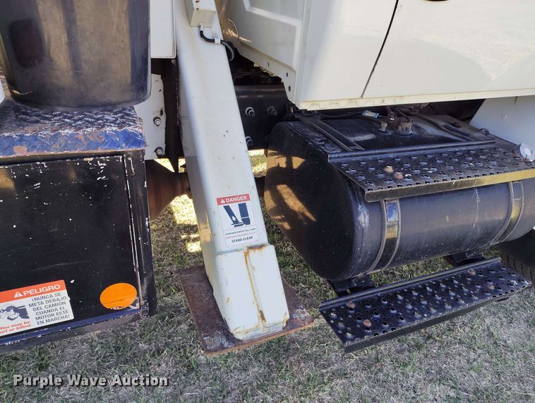 image for item DP4915 2008 International 4400 digger derrick truck