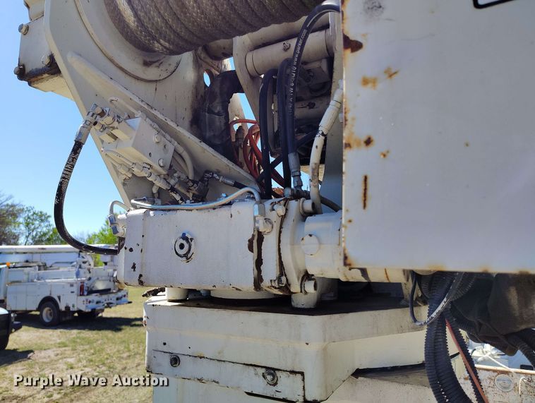 image for item DP4915 2008 International 4400 digger derrick truck