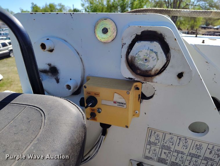 image for item DP4915 2008 International 4400 digger derrick truck