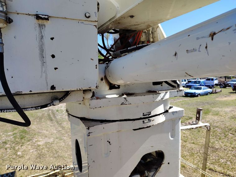 image for item DP4915 2008 International 4400 digger derrick truck