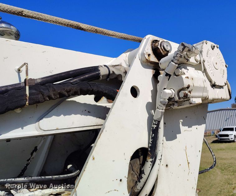 image for item DP4915 2008 International 4400 digger derrick truck