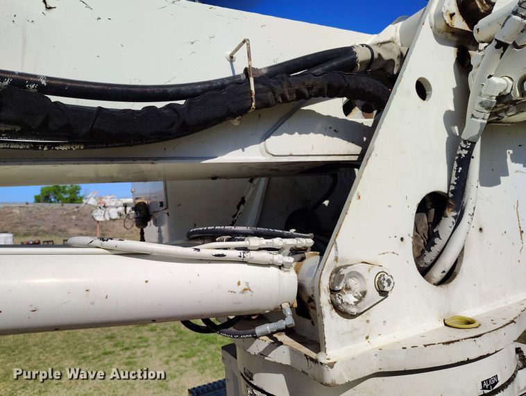 image for item DP4915 2008 International 4400 digger derrick truck