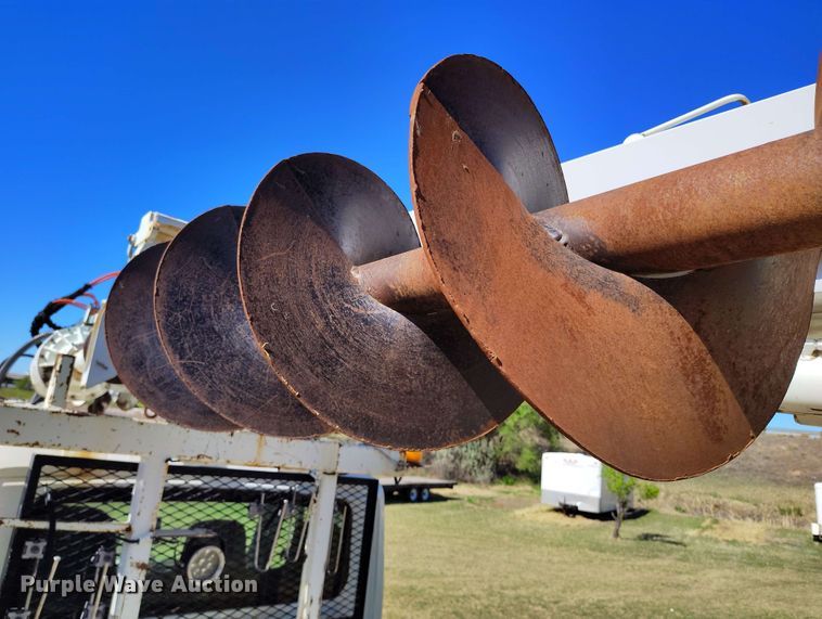 image for item DP4915 2008 International 4400 digger derrick truck