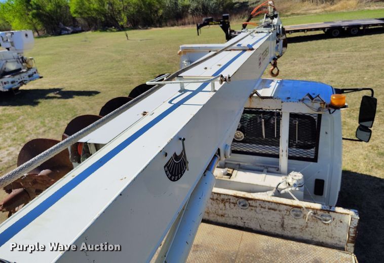 image for item DP4915 2008 International 4400 digger derrick truck