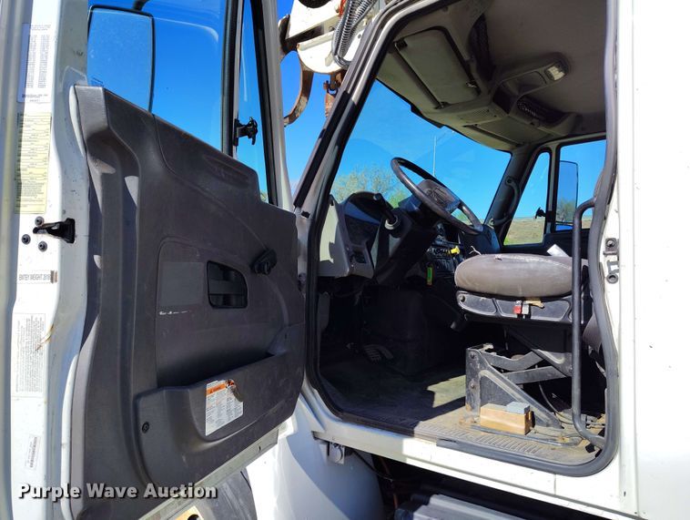 image for item DP4915 2008 International 4400 digger derrick truck