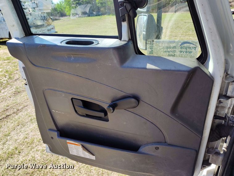 image for item DP4915 2008 International 4400 digger derrick truck