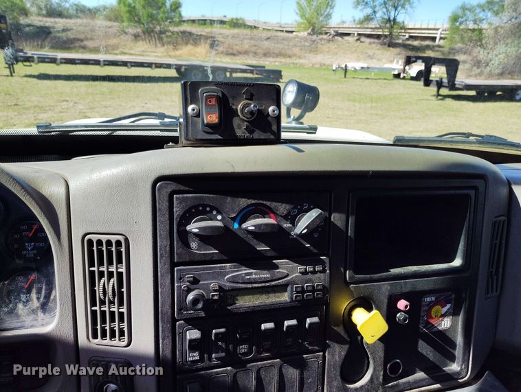 image for item DP4915 2008 International 4400 digger derrick truck