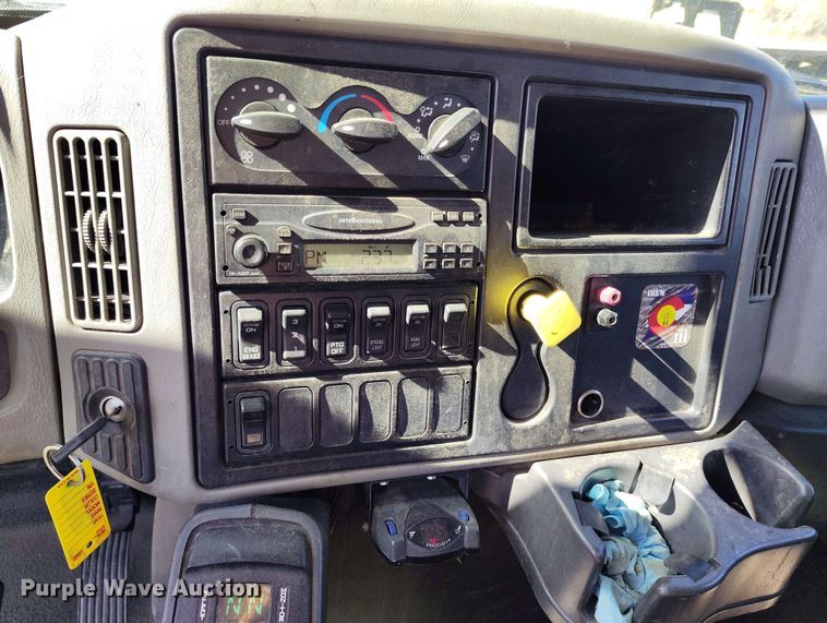 image for item DP4915 2008 International 4400 digger derrick truck