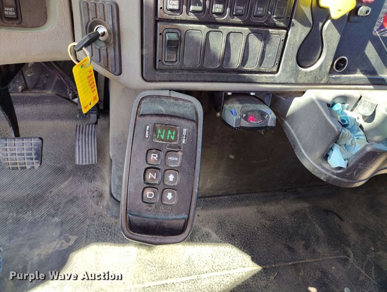 image for item DP4915 2008 International 4400 digger derrick truck