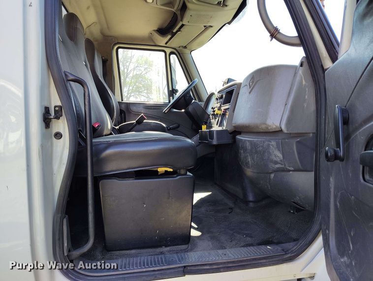 image for item DP4915 2008 International 4400 digger derrick truck