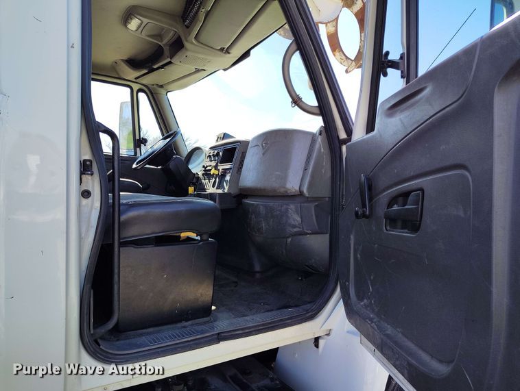 image for item DP4915 2008 International 4400 digger derrick truck