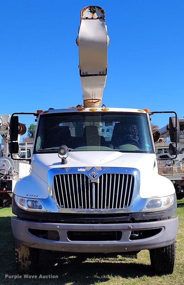 image for item DP4916 2009 International 4400 bucket truck
