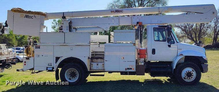image for item DP4916 2009 International 4400 bucket truck