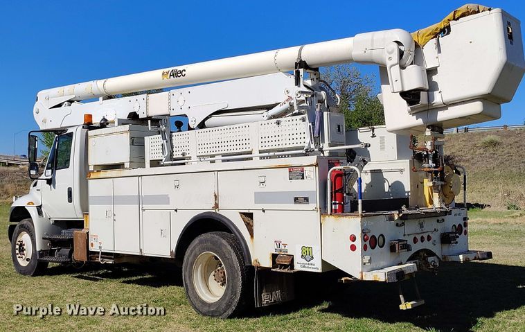 image for item DP4916 2009 International 4400 bucket truck
