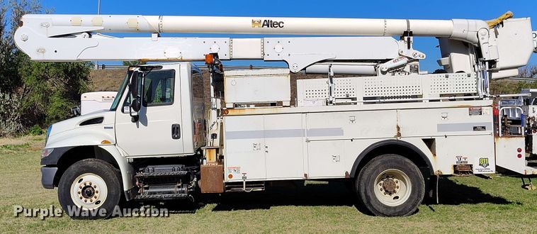 image for item DP4916 2009 International 4400 bucket truck