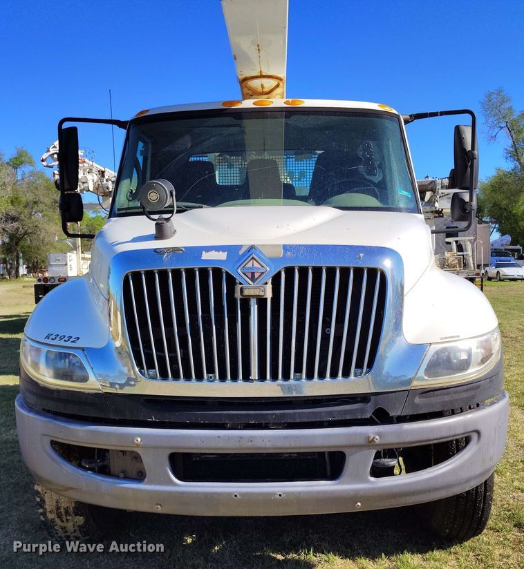 image for item DP4916 2009 International 4400 bucket truck