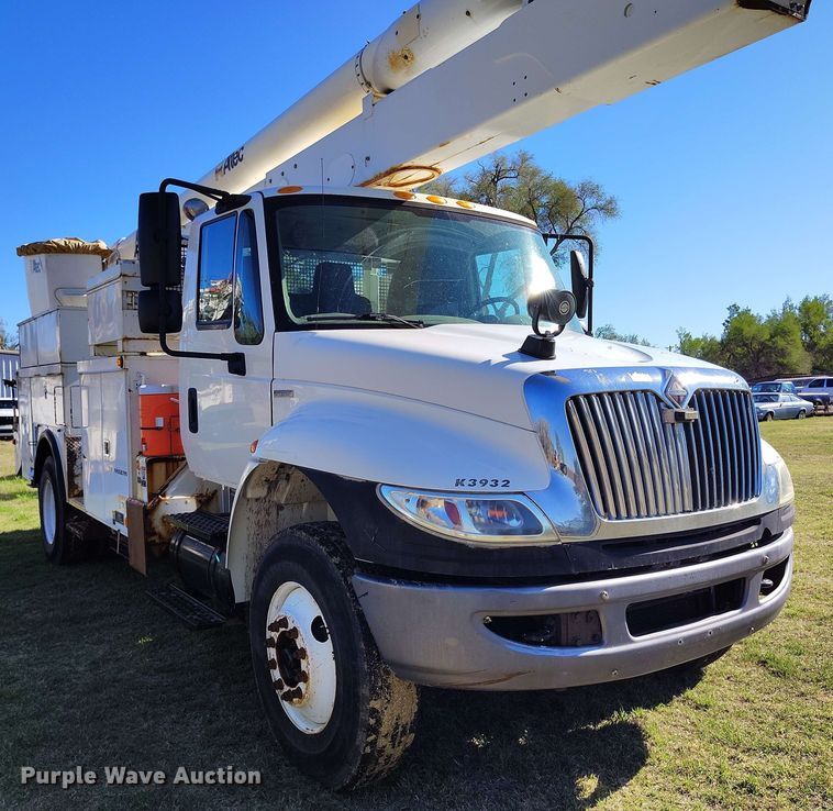 image for item DP4916 2009 International 4400 bucket truck