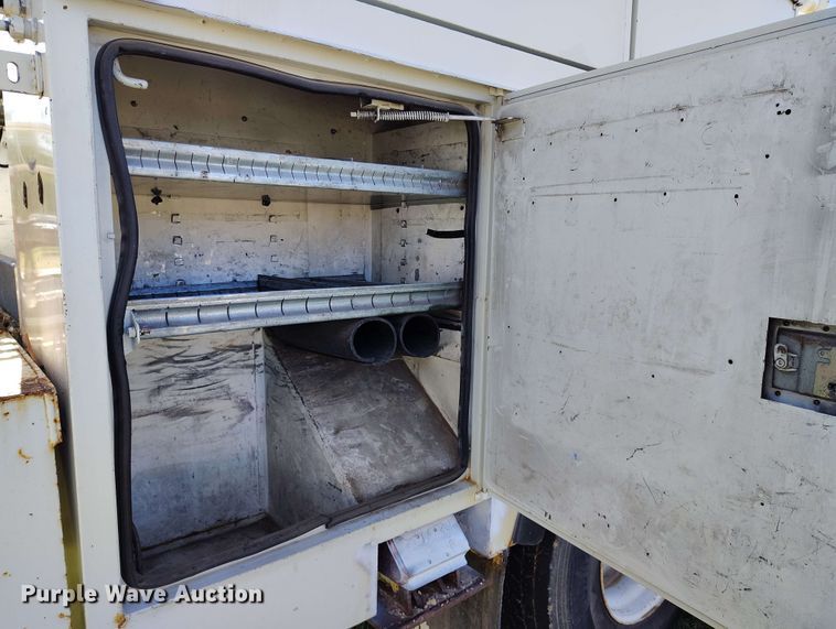 image for item DP4916 2009 International 4400 bucket truck