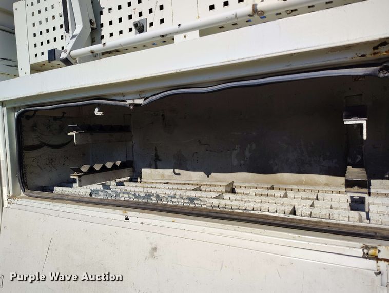 image for item DP4916 2009 International 4400 bucket truck