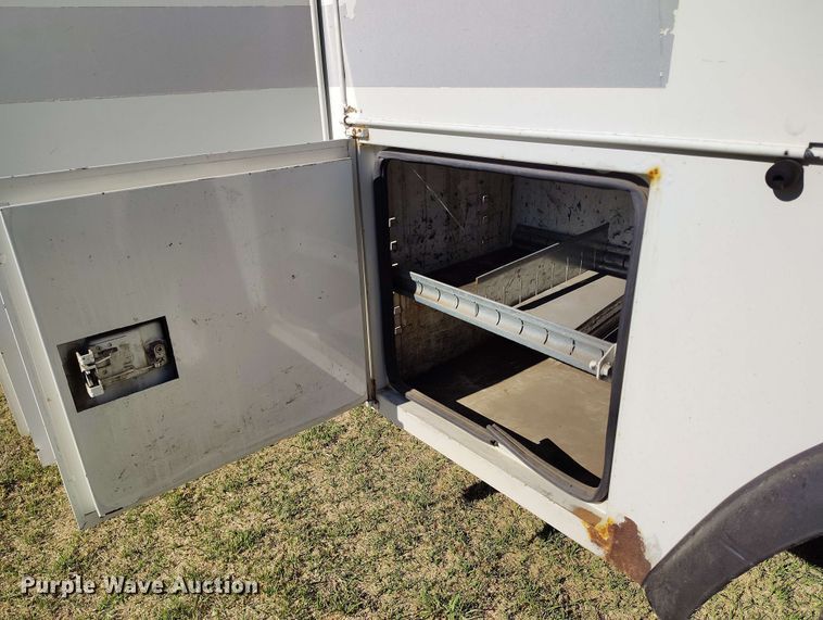 image for item DP4916 2009 International 4400 bucket truck