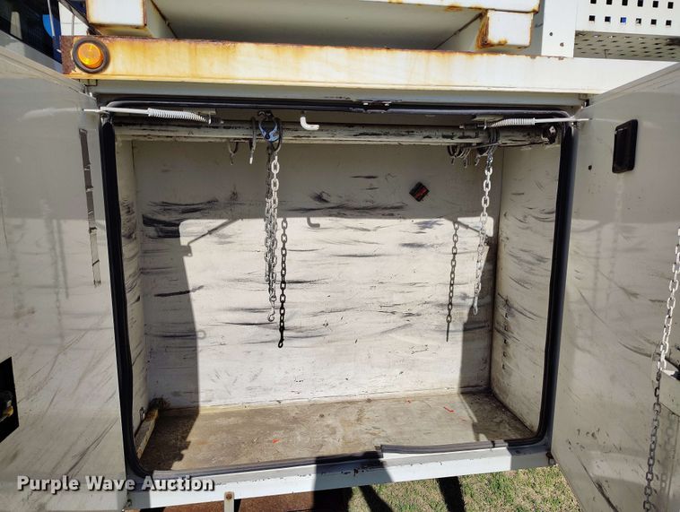 image for item DP4916 2009 International 4400 bucket truck