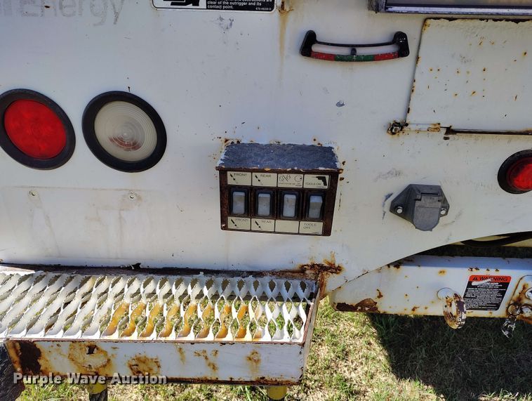 image for item DP4916 2009 International 4400 bucket truck