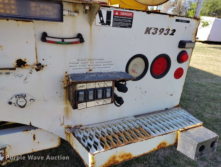 image for item DP4916 2009 International 4400 bucket truck