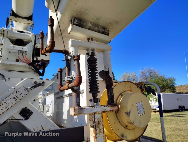 image for item DP4916 2009 International 4400 bucket truck