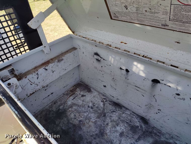 image for item DP4916 2009 International 4400 bucket truck