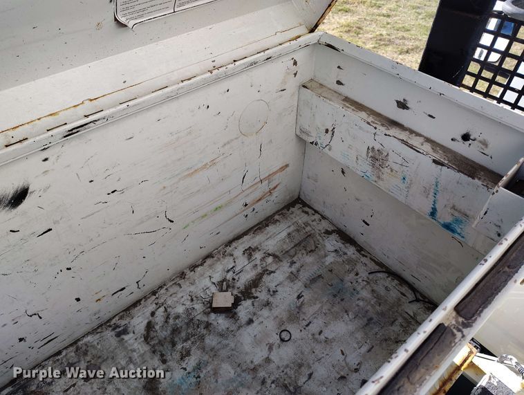 image for item DP4916 2009 International 4400 bucket truck