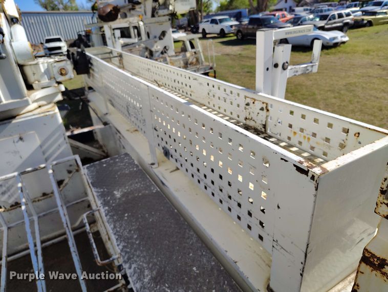 image for item DP4916 2009 International 4400 bucket truck