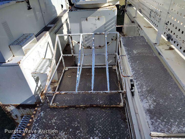 image for item DP4916 2009 International 4400 bucket truck