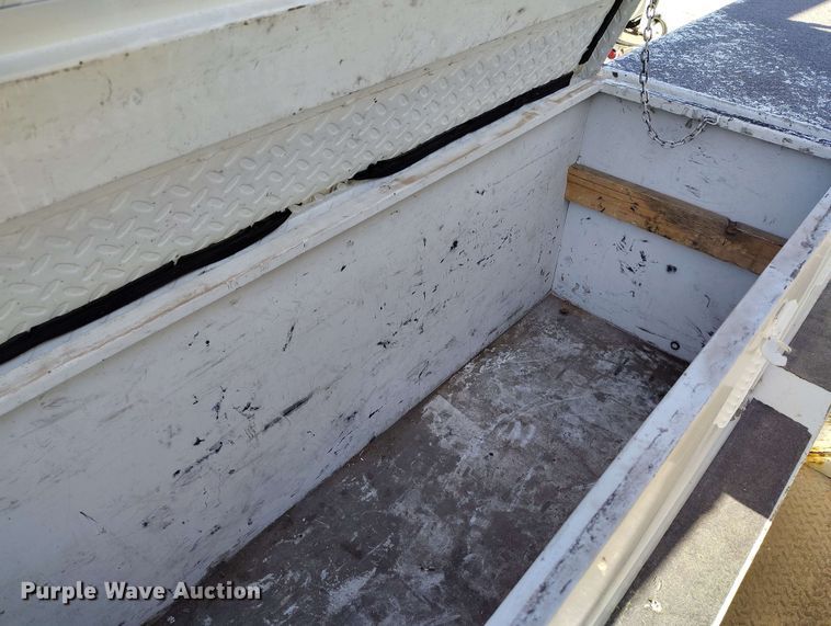 image for item DP4916 2009 International 4400 bucket truck