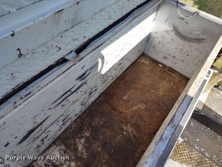 image for item DP4916 2009 International 4400 bucket truck