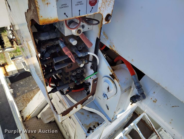 image for item DP4916 2009 International 4400 bucket truck