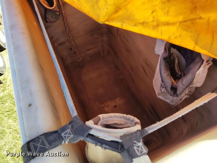 image for item DP4916 2009 International 4400 bucket truck