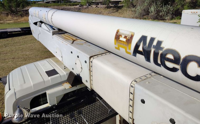 image for item DP4916 2009 International 4400 bucket truck