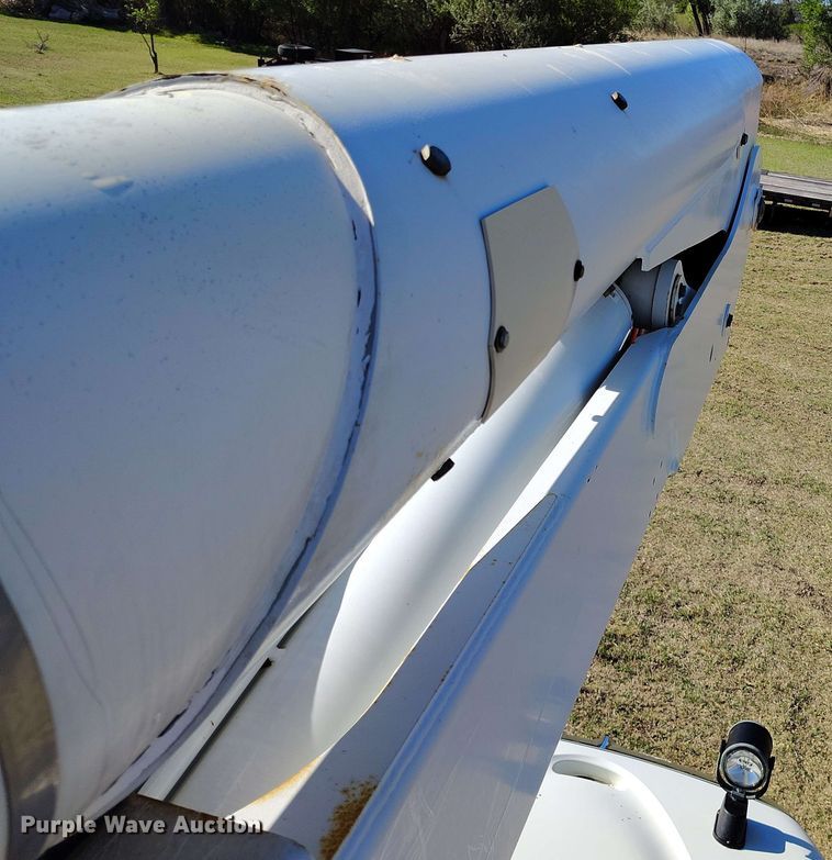 image for item DP4916 2009 International 4400 bucket truck