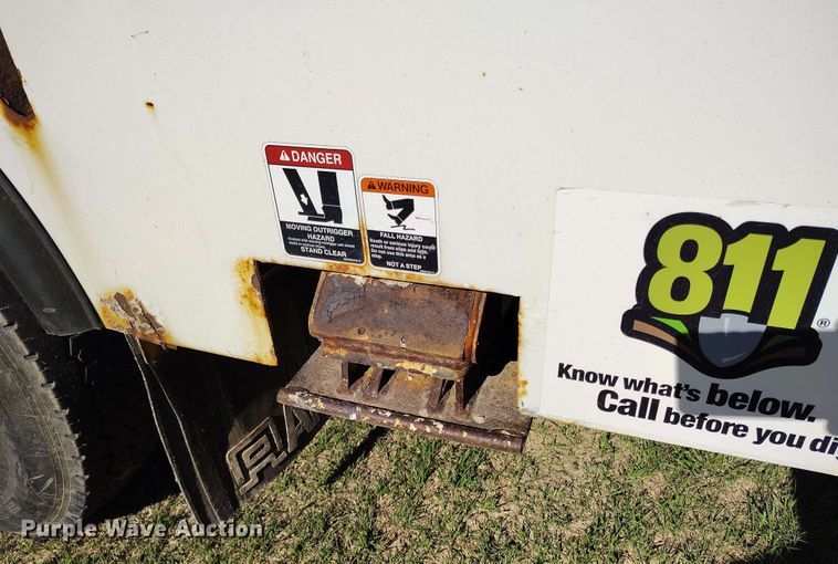 image for item DP4916 2009 International 4400 bucket truck