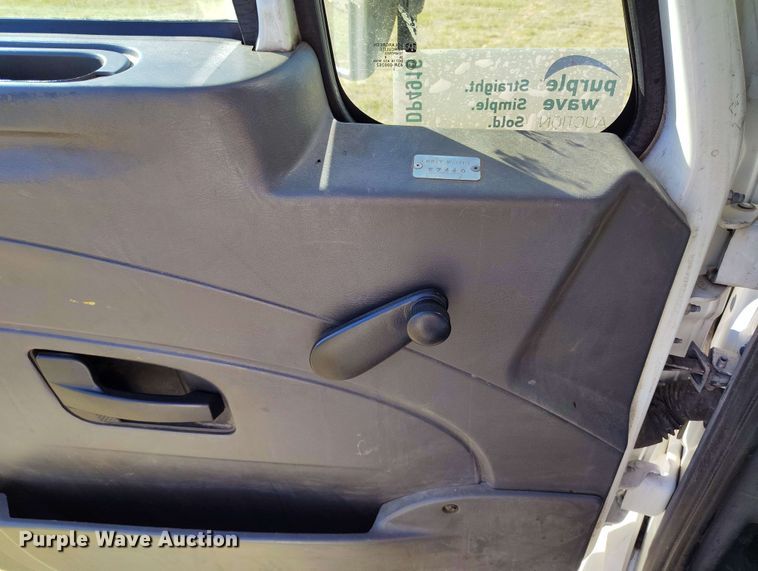 image for item DP4916 2009 International 4400 bucket truck