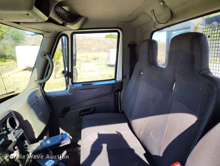 image for item DP4916 2009 International 4400 bucket truck