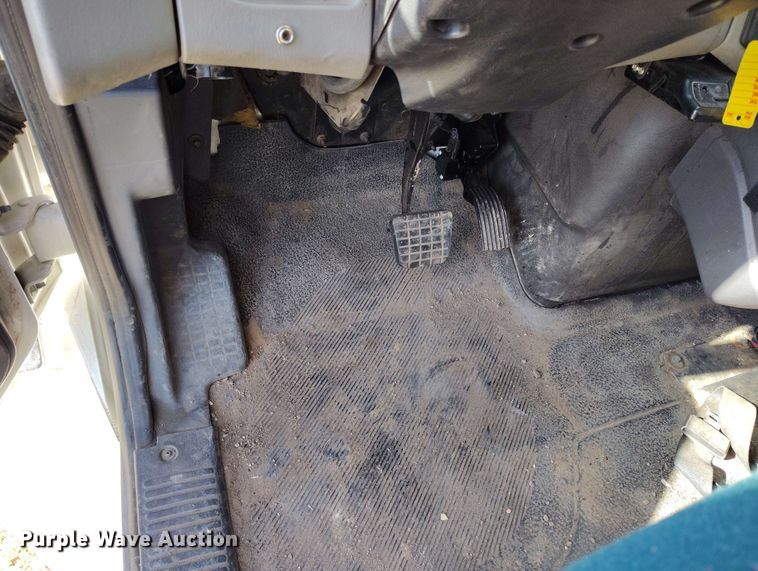 image for item DP4916 2009 International 4400 bucket truck