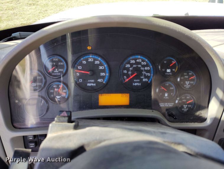 image for item DP4916 2009 International 4400 bucket truck